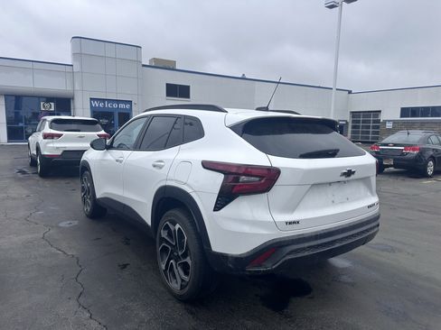 Used 2024 Chevrolet Trax RS w/ Sunroof Package image 5