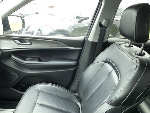 Used 2023 Jeep Grand Cherokee Limited w/ Black Appearance Package image 24