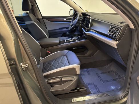 Used 2025 Volkswagen Atlas Peak Edition SE image 20