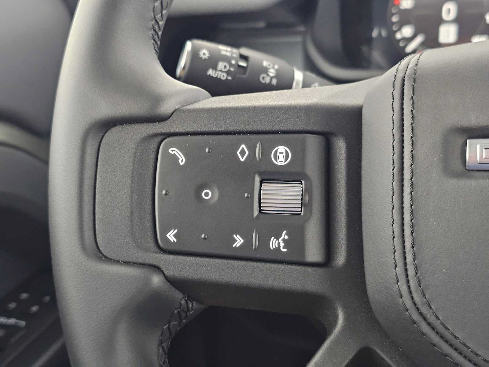 New 2025 Land Rover Defender 110 X AWD/4WD image 27