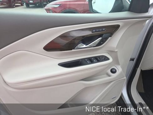 Used 2020 GMC Terrain Denali w/ Denali Premium Package AWD/4WD image 10