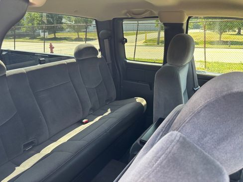 Used 2005 GMC Sierra 2500 SLE w/ Snow Plow Prep Package AWD/4WD image 12