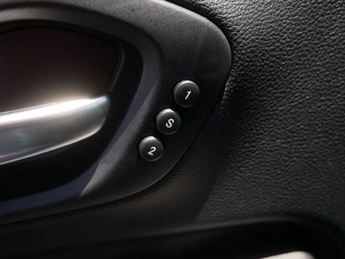 Used 2020 Jeep Cherokee Limited AWD/4WD image 15