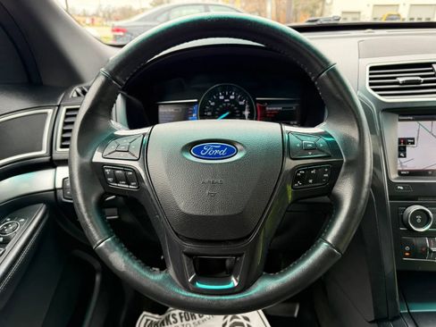 Used 2016 Ford Explorer XLT w/ Equipment Group 202A AWD/4WD image 30