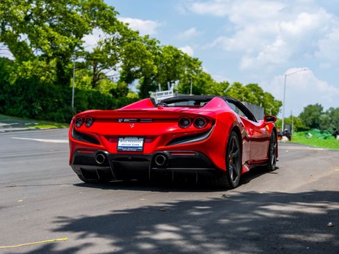 Used 2022 Ferrari F8 Tributo RWD image 6