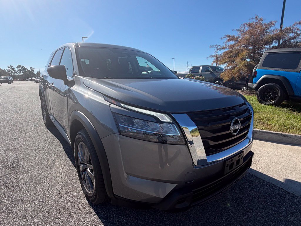 Used 2023 Nissan Pathfinder S FWD image 12