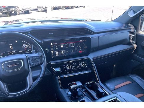 Used 2022 GMC Sierra 1500 AT4 w/ Technology Package AWD/4WD image 7