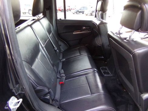 Used 2012 Jeep Liberty Limited Jet w/ Comfort/Convenience Group AWD/4WD image 19