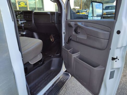 Used 2012 Chevrolet Express 3500 image 21