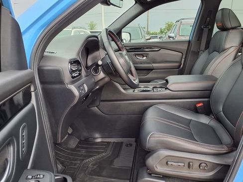 Used 2025 Honda Pilot TrailSport image 7