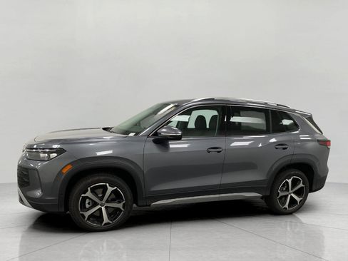 New 2025 Volkswagen Tiguan SE image 8