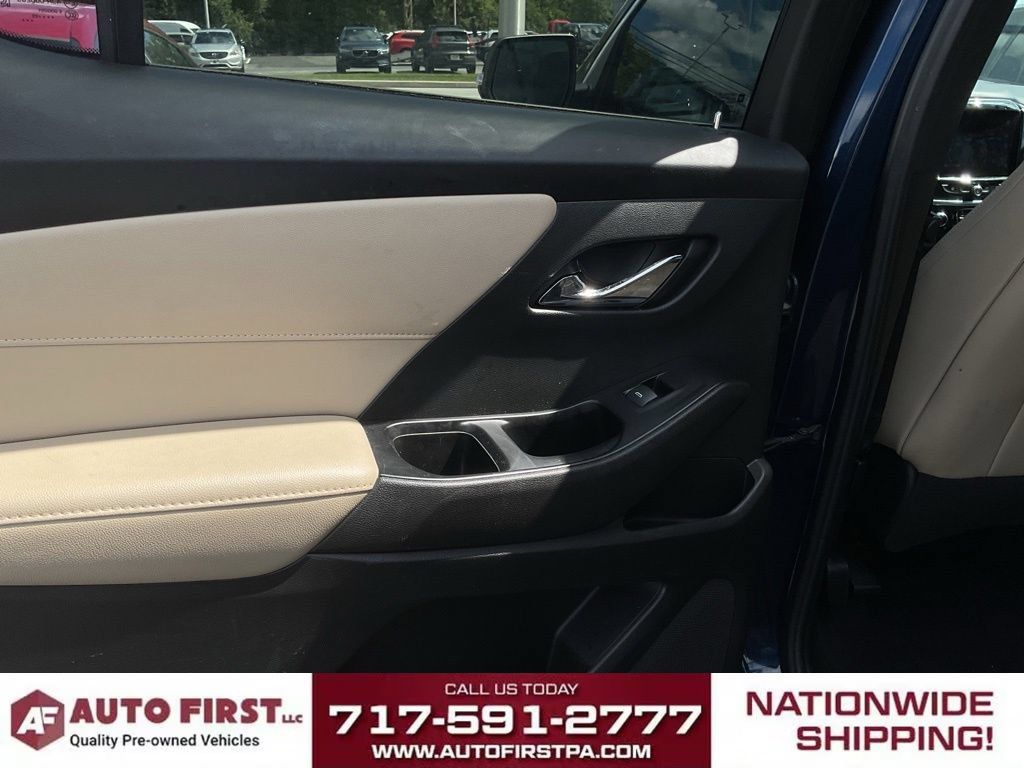 Used 2023 Chevrolet Traverse LT w/ LT Premium Package AWD/4WD image 9