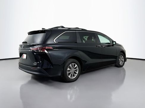 Certified 2024 Toyota Sienna XLE w/ XLE Plus Package FWD image 7