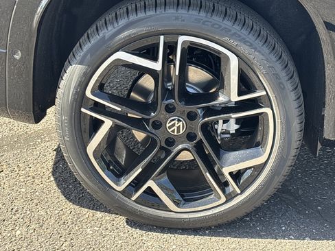 New 2026 Volkswagen Tiguan SEL R-Line image 6