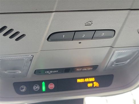 Used 2021 Chevrolet Equinox LT image 24