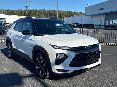 Used 2021 Chevrolet TrailBlazer RS w/ Technology Package image 4