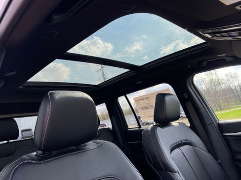 New 2026 Jeep Grand Cherokee Limited Reserve AWD/4WD image 16