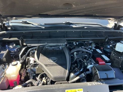 Used 2023 Toyota Highlander XLE image 36
