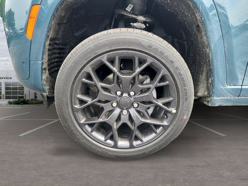 New 2026 Jeep Grand Cherokee Summit AWD/4WD image 9