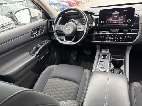 Used 2023 Nissan Pathfinder SV AWD/4WD image 21