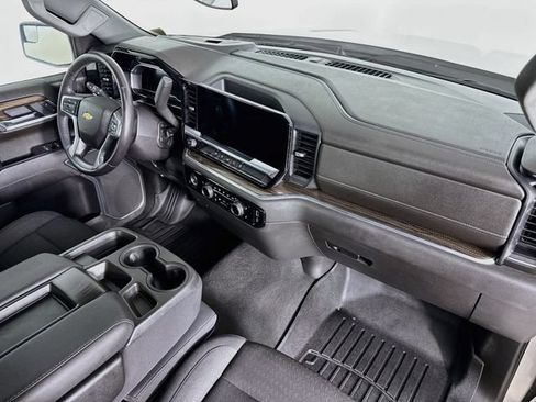 Used 2022 Chevrolet Silverado 1500 LT AWD/4WD image 29