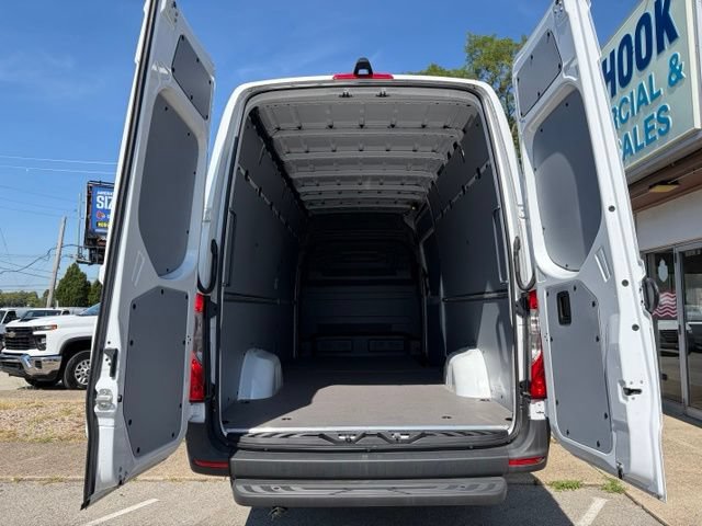 Used 2025 Mercedes-Benz Sprinter 2500 image 7