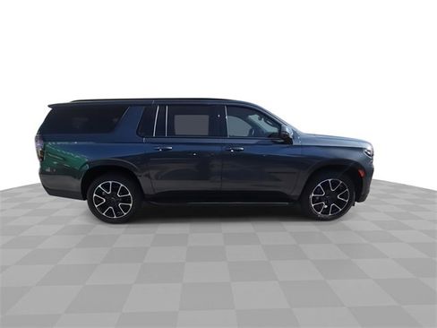 Used 2021 Chevrolet Suburban RST w/ Luxury Package image 9