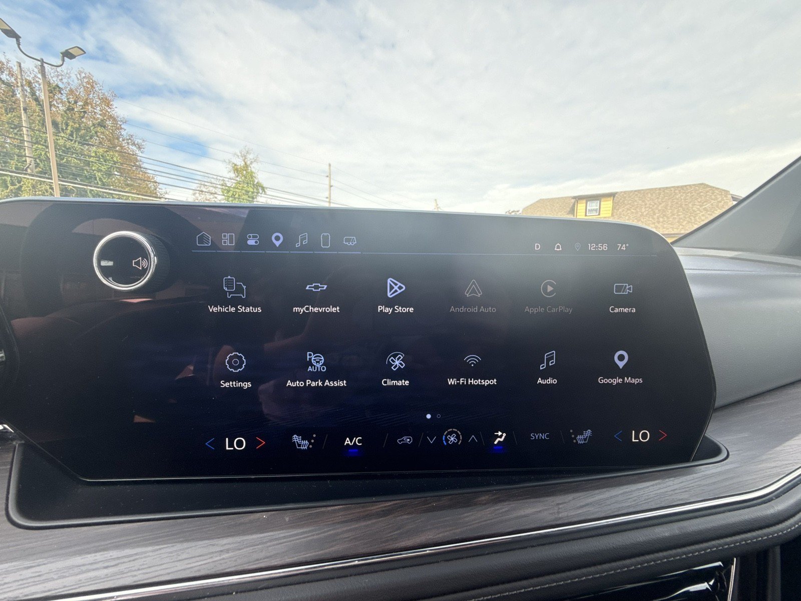 Used 2025 Chevrolet Suburban Z71 AWD/4WD image 12