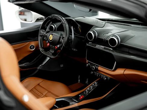 Used 2020 Ferrari Portofino RWD image 22