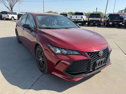 Used 2019 Toyota Avalon XSE image 4