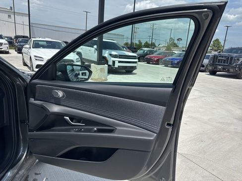 New 2025 Hyundai Elantra Limited image 10