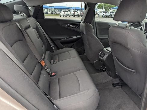 Used 2025 Chevrolet Malibu LT FWD image 38