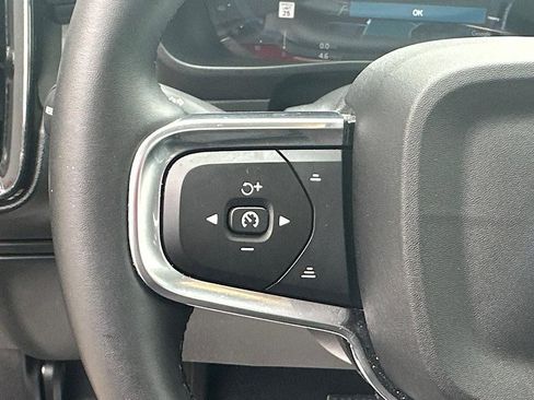 Used 2025 Volvo XC40 B5 Core image 26