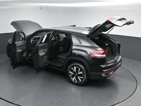 Used 2022 Volkswagen Atlas Cross Sport SE AWD/4WD image 52