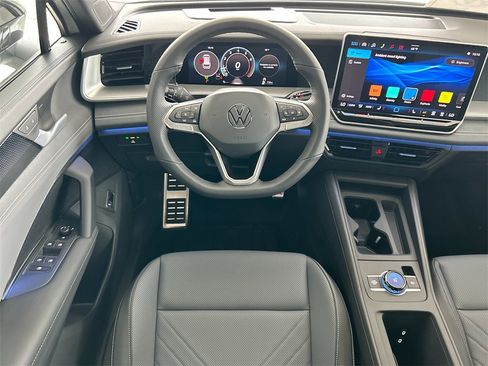 New 2026 Volkswagen Tiguan SE R-Line image 45