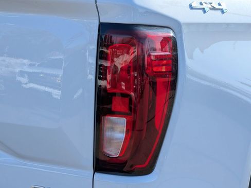 New 2026 GMC Sierra 1500 SLE image 18