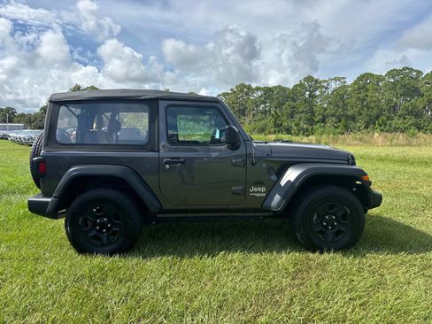 Used 2018 Jeep Wrangler Sport image 2