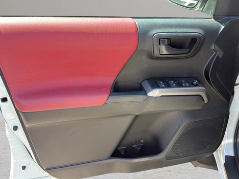 Used 2023 Toyota Tacoma SR5 w/ SR5 Appearance Package RWD image 10
