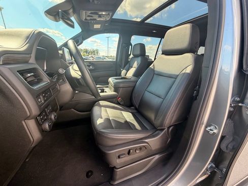 Used 2023 Chevrolet Suburban LT AWD/4WD image 15