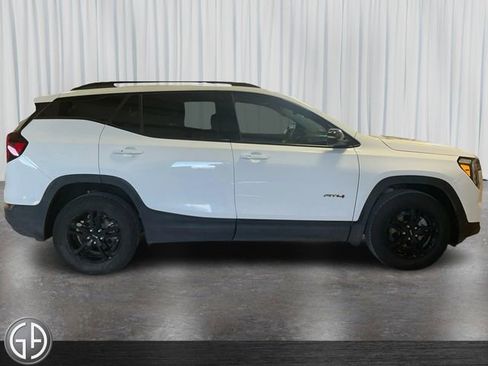 Used 2023 GMC Terrain AT4 image 4