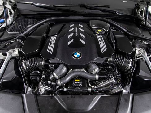 Used 2022 BMW 750i xDrive AWD/4WD image 43