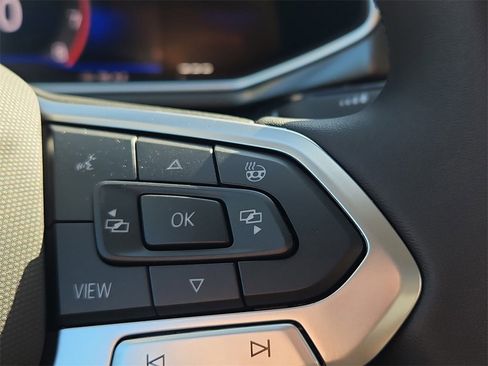 New 2025 Volkswagen Taos SE image 12
