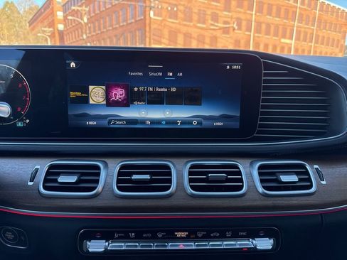 Certified 2025 Mercedes-Benz GLS 450 4MATIC image 33