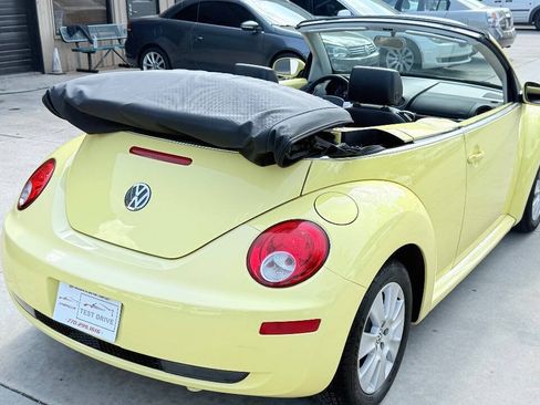 Used 2007 Volkswagen Beetle Convertible w/ Package 1 FWD image 19