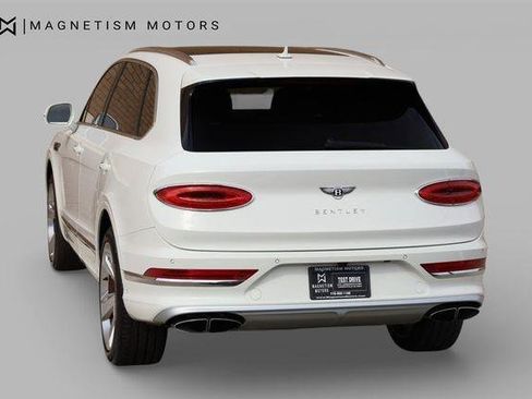 Used 2023 Bentley Bentayga Extended Wheelbase image 9