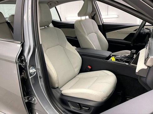 Used 2025 Toyota Camry XLE image 7