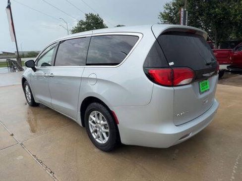 Used 2023 Chrysler Voyager LX FWD image 6