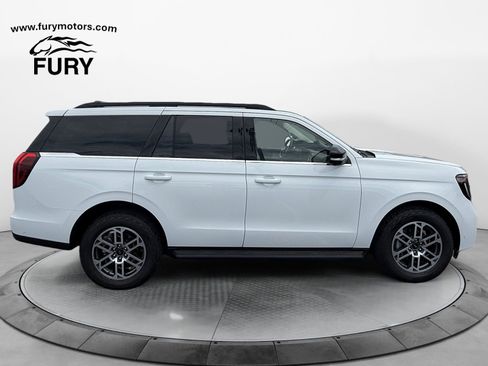 Used 2025 Ford Expedition Active AWD/4WD image 2