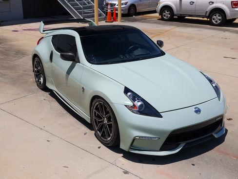 Used 2017 Nissan 370Z NISMO RWD image 19