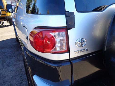 Used 2007 Toyota FJ Cruiser 2WD image 12